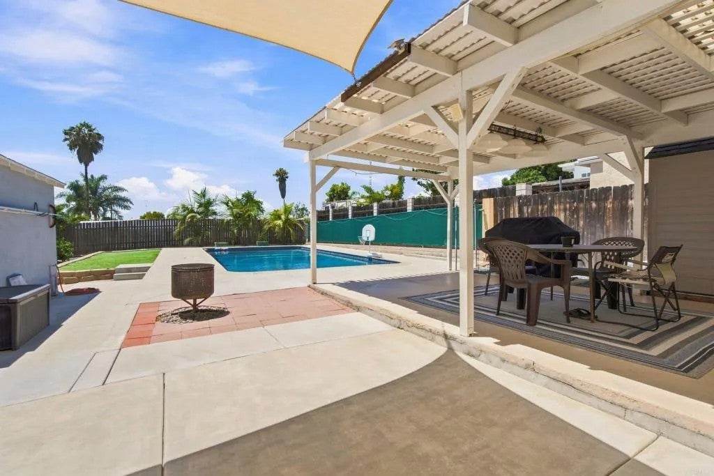 2720 Palm Lane