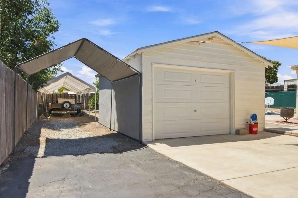 2720 Palm Lane