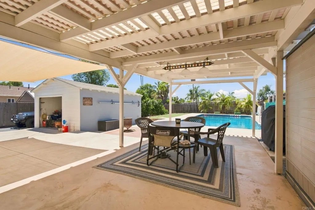 2720 Palm Lane