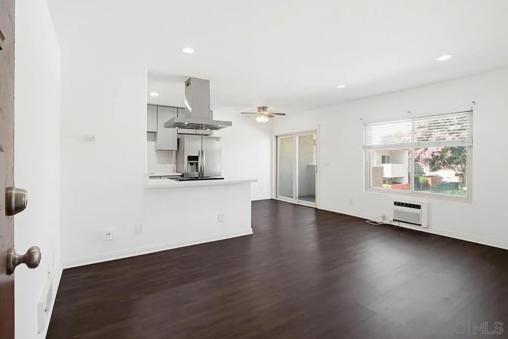 9598 Carroll Canyon 266