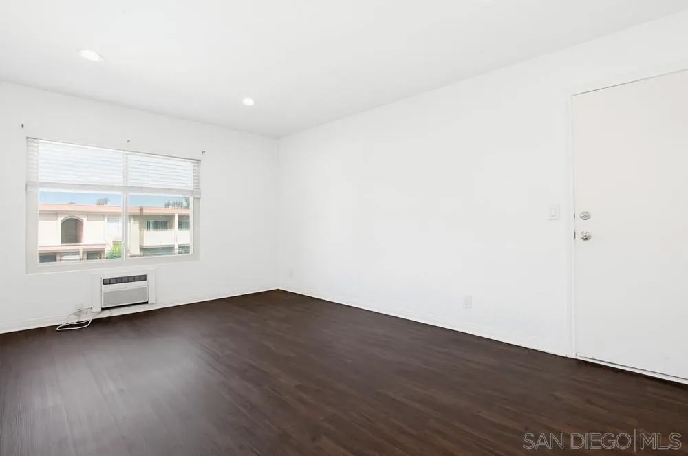 9598 Carroll Canyon 266
