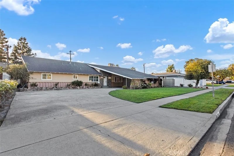 2249 S Della Lane
