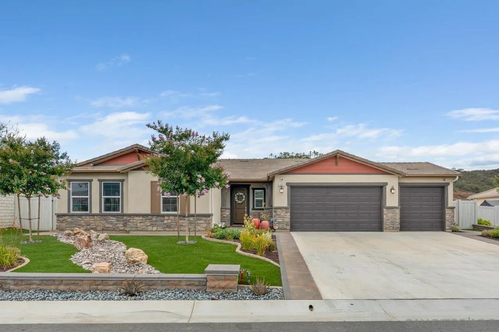 Photo of 13433 Rosie Ct, Valley Center, CA 92082 (MLS # 260018068)