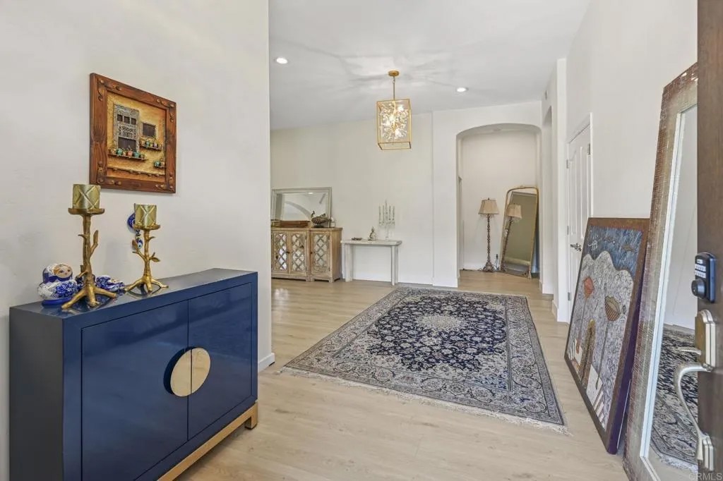 1176 LA SOMBRA Drive