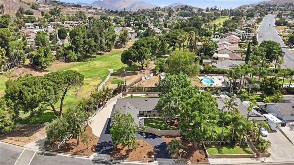 7831 Live Oak Drive
