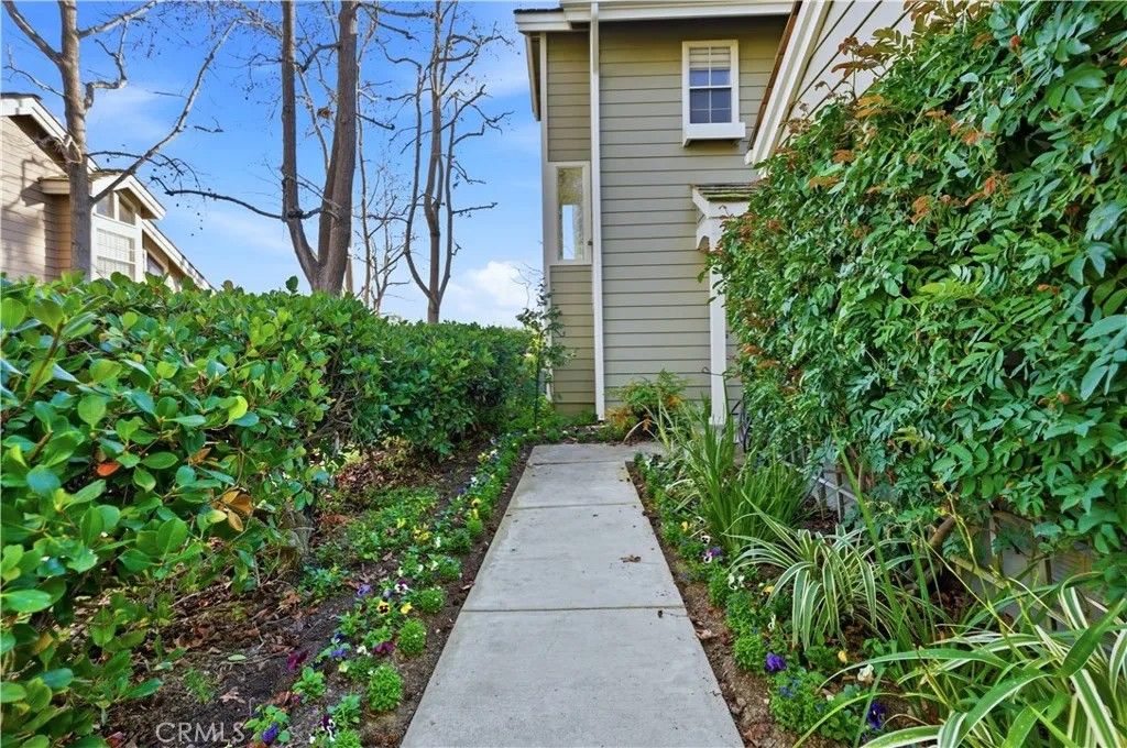 Photo of 451 Kakkis Dr #101, Long Beach, CA 90803 (MLS # PW26012601)