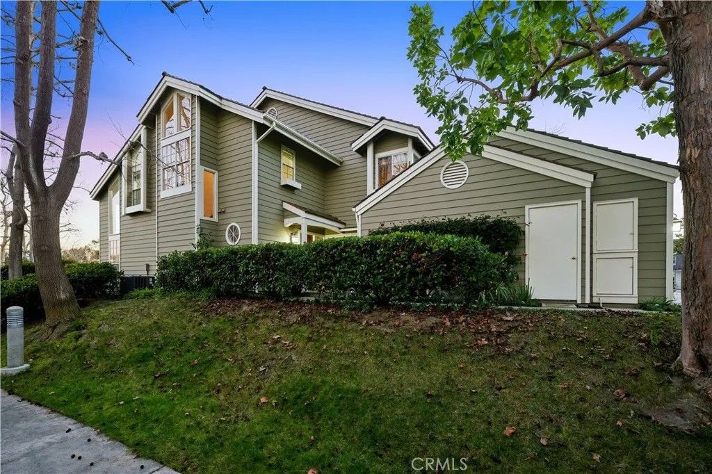 Photo of 451 Kakkis Dr #101, Long Beach, CA 90803 (MLS # PW26012601)