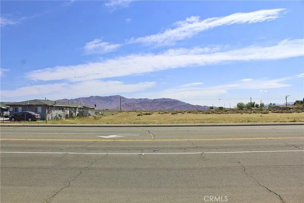 Photo of 11 Navajo, Apple Valley, CA 92308 (MLS # HD26066787)