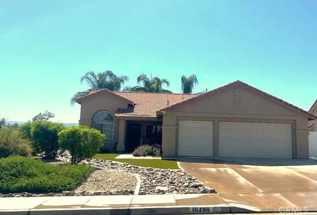Photo of 16496 Nectarine Way, Lake Elsinore, CA 92530 (MLS # SW26065336)