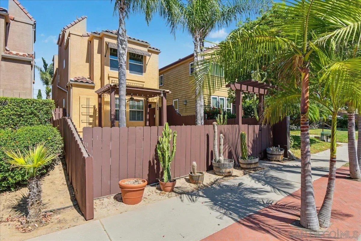 1424 Thomas Ave