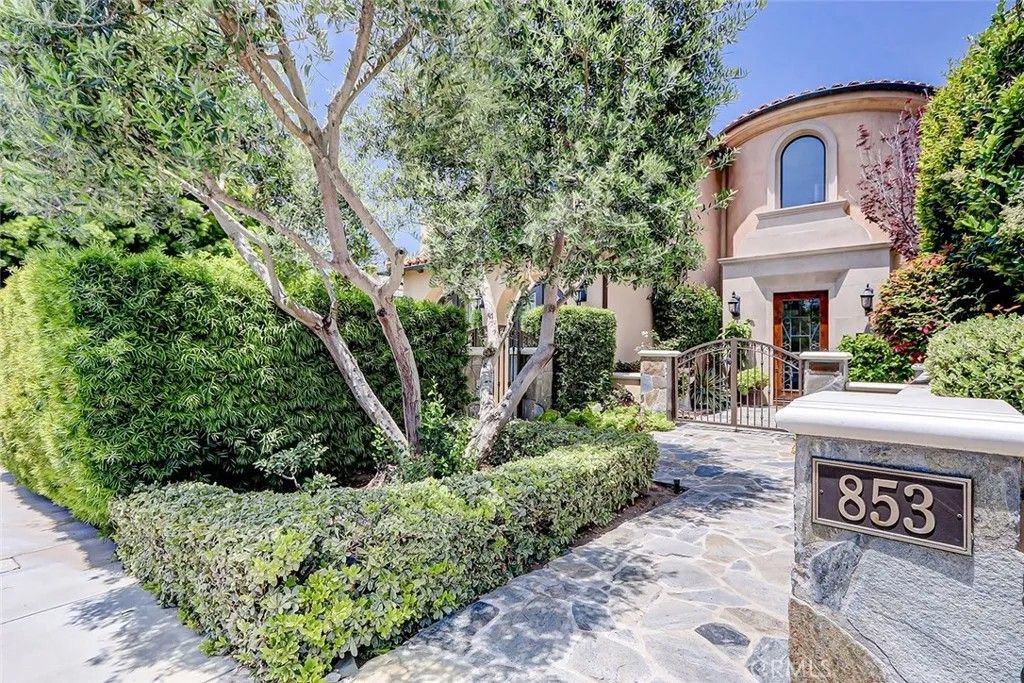 Photo of 853 6th, Manhattan Beach, CA 90266 (MLS # SB25271394)