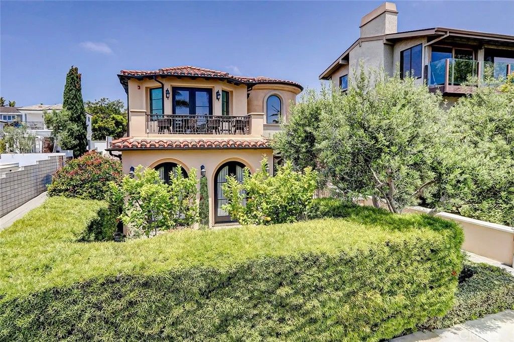 Photo of 853 6th, Manhattan Beach, CA 90266 (MLS # SB25271394)