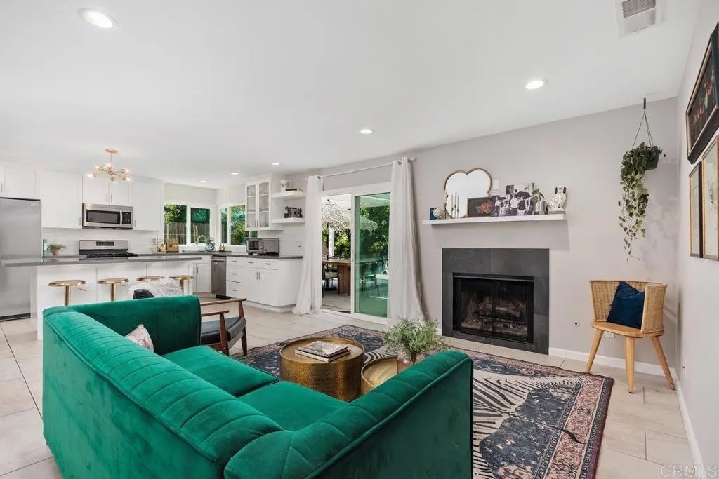 1744 Calle Jules