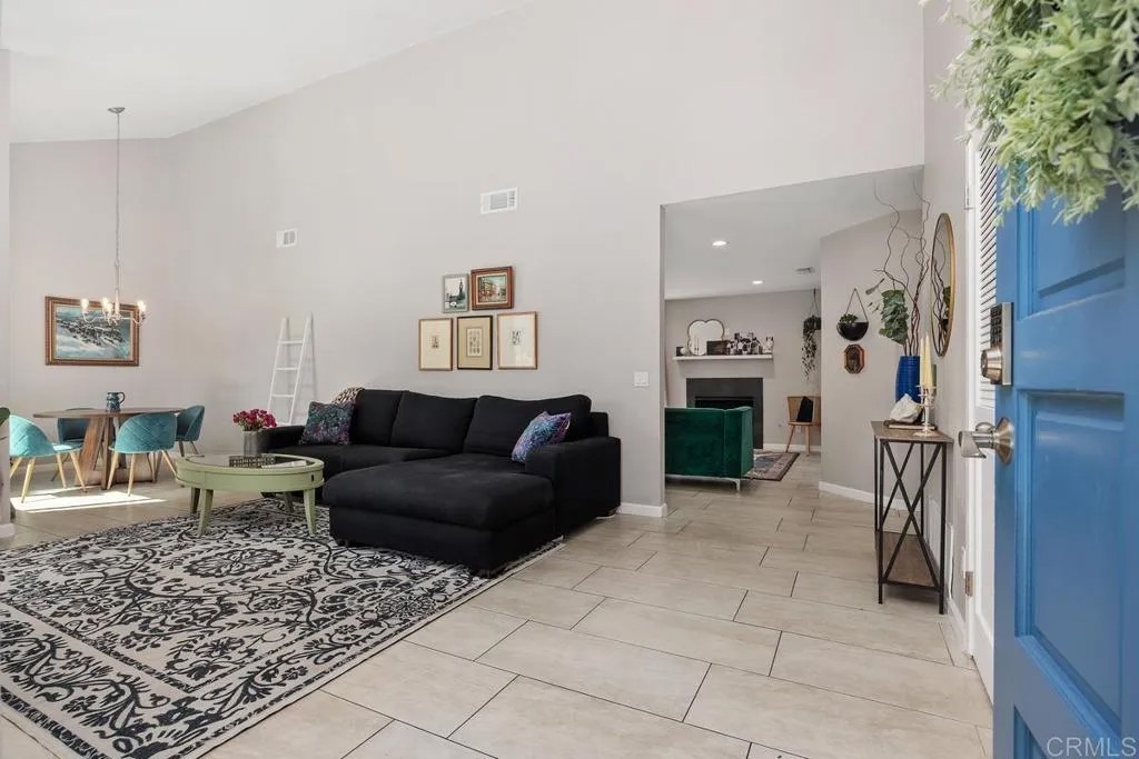1744 Calle Jules