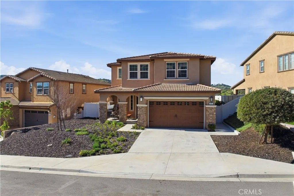 Photo of 346 Ventasso Way, Fallbrook, CA 92028 (MLS # SW26008896)