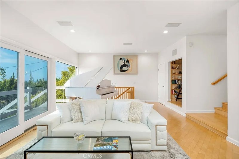 1468 W 37th