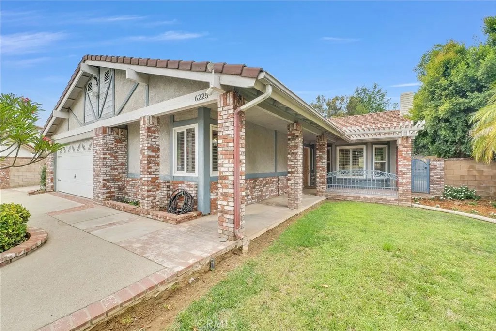 6225 Cliff Court