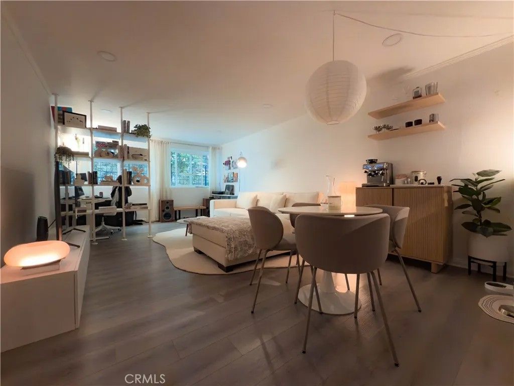 Photo of 532 N Rossmore Avenue #102, Los Angeles, CA 90004 (MLS # SW25239188)