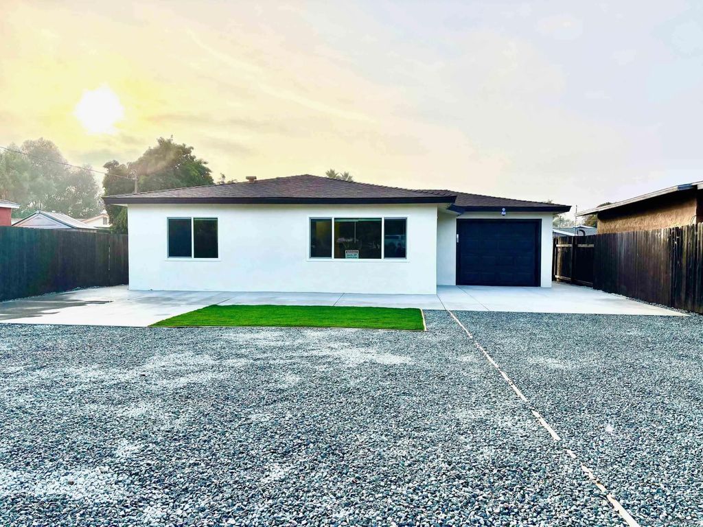 Photo of 154 Palm Ave, Chula Vista, CA 91911 (MLS # 250043919)