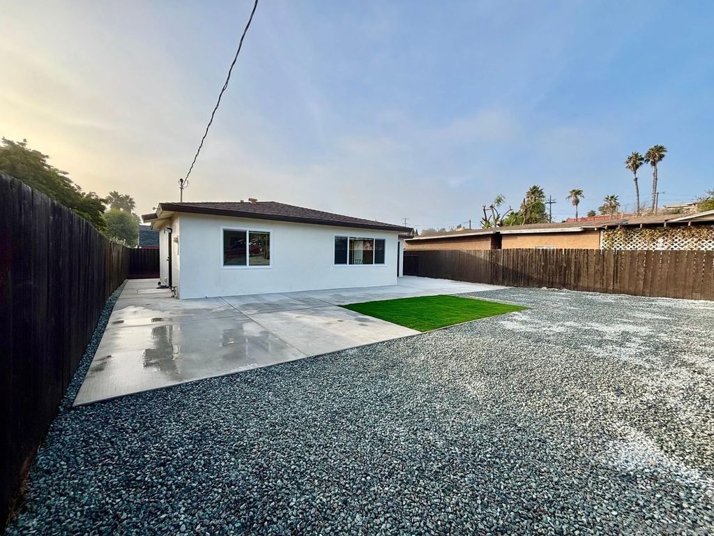 Photo of 154 Palm Ave, Chula Vista, CA 91911 (MLS # 250043919)