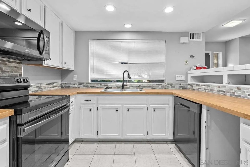 Photo of 23823 Green Haven Ln, Ramona, CA 92065 (MLS # 250043704)