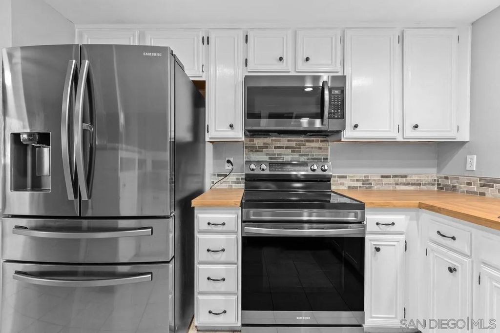 Photo of 23823 Green Haven Ln, Ramona, CA 92065 (MLS # 250043704)