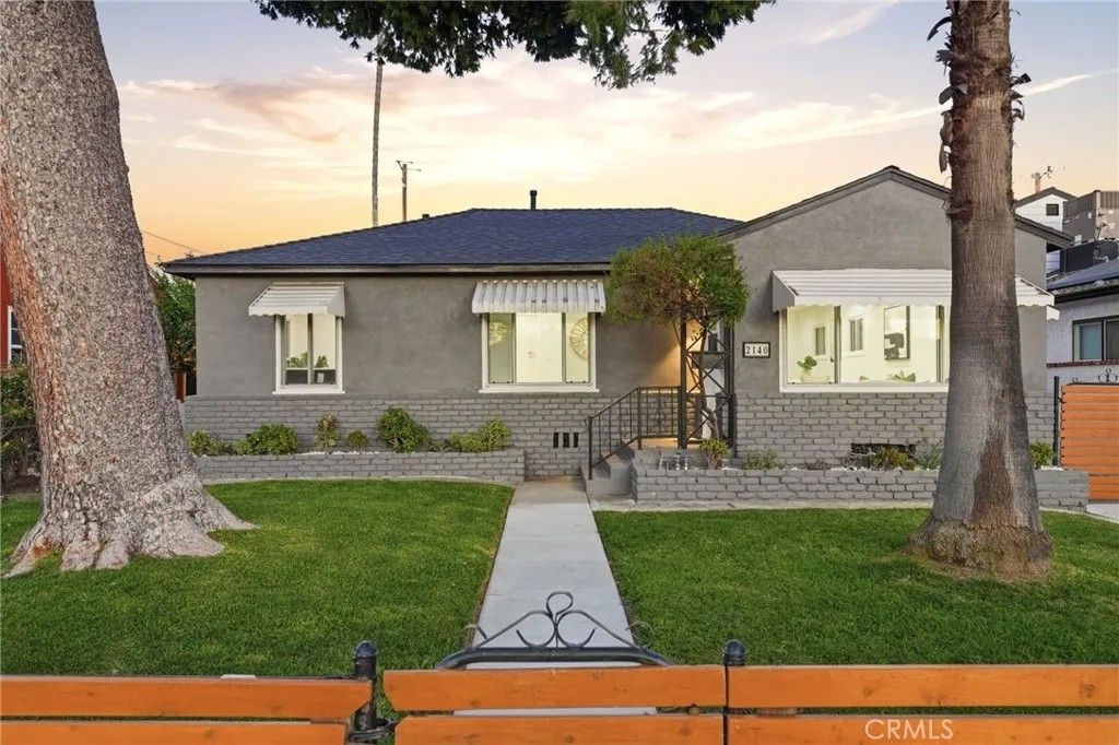 Photo of 2140 N Rose Street, Burbank, CA 91505 (MLS # SR26047469)