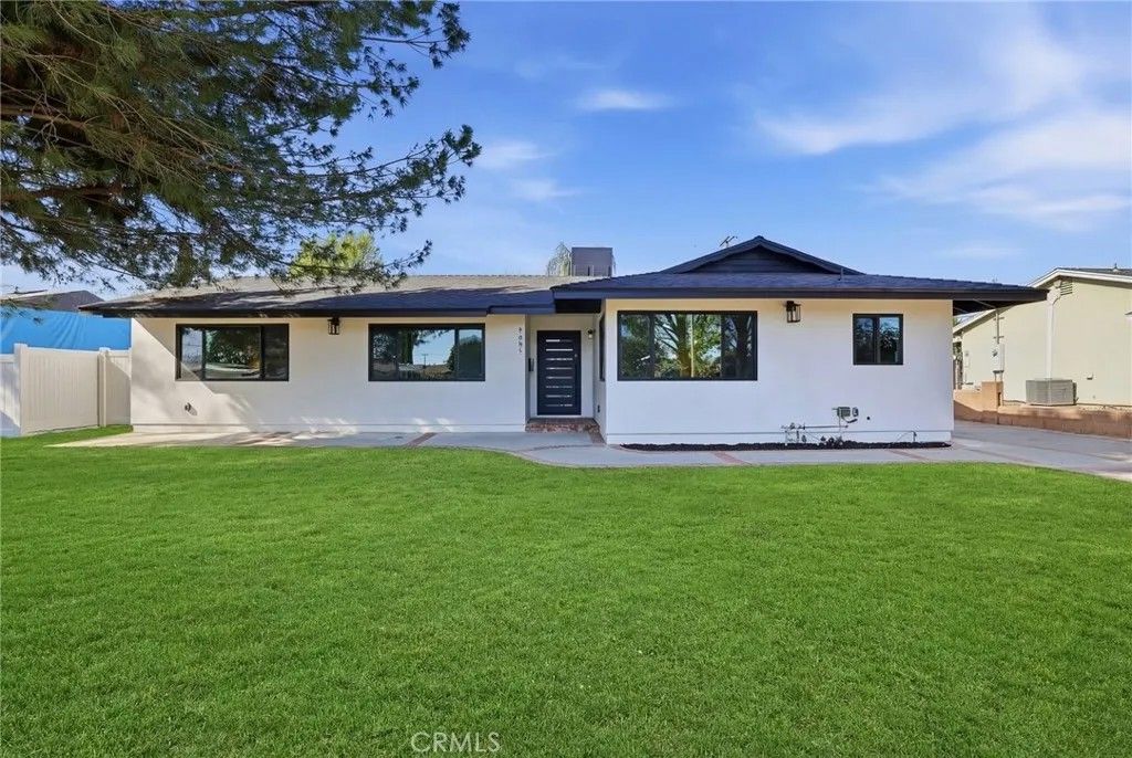 Photo of 9651 Comanche, Chatsworth, CA 91311 (MLS # SR26085293)