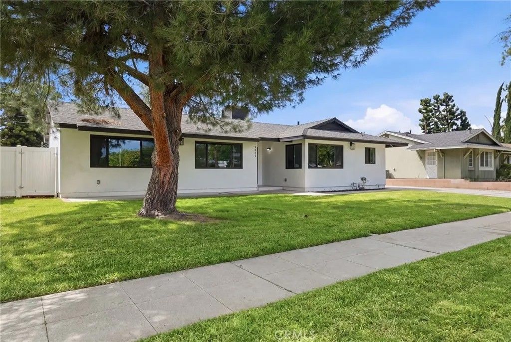 Photo of 9651 Comanche, Chatsworth, CA 91311 (MLS # SR26085293)