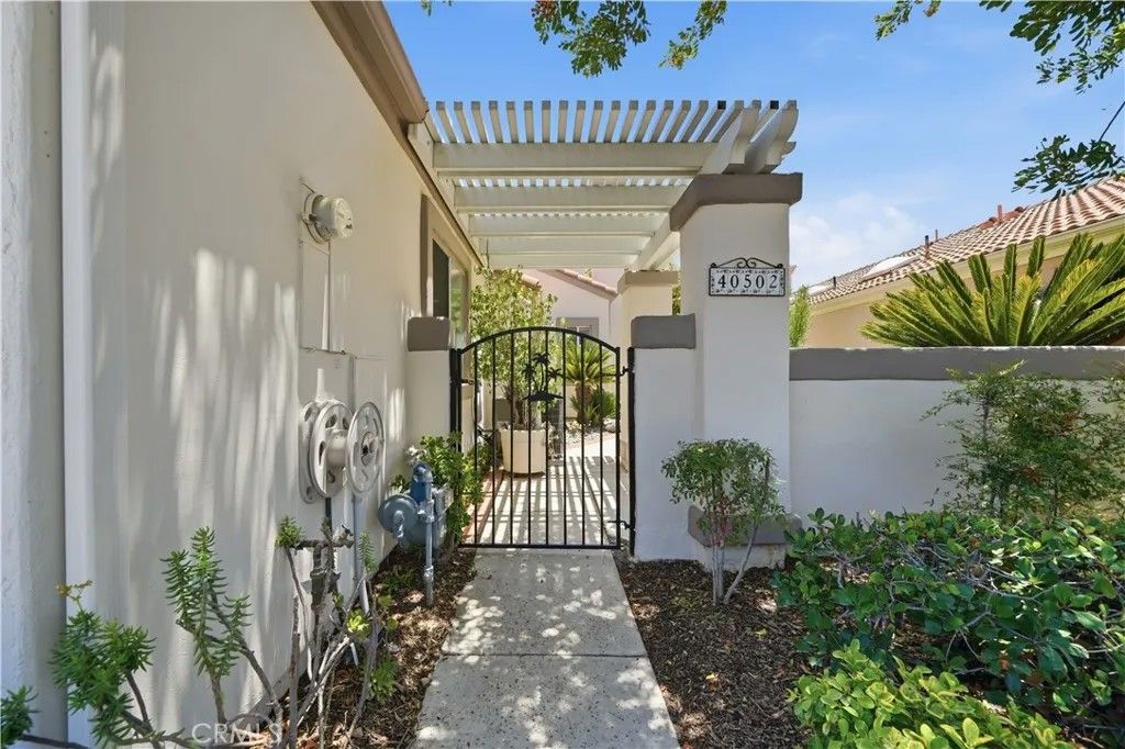 Photo of 40502 Via Amapola, Murrieta, CA 92562 (MLS # SW26125898)