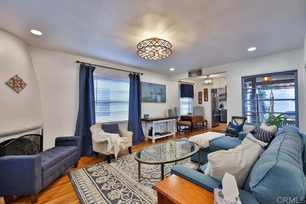 464 G Ave