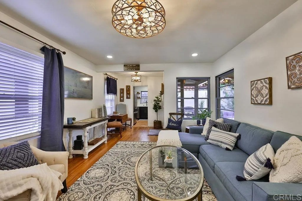 464 G Ave