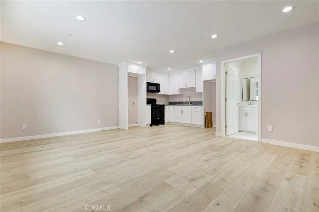 Photo of 7302 N Firmament Avenue, Van Nuys, CA 91406 (MLS # GD26051308)