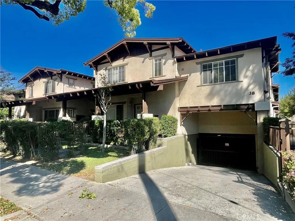 Photo of 38 N Bonnie Ave #7, Pasadena, CA 91106 (MLS # AR26061983)