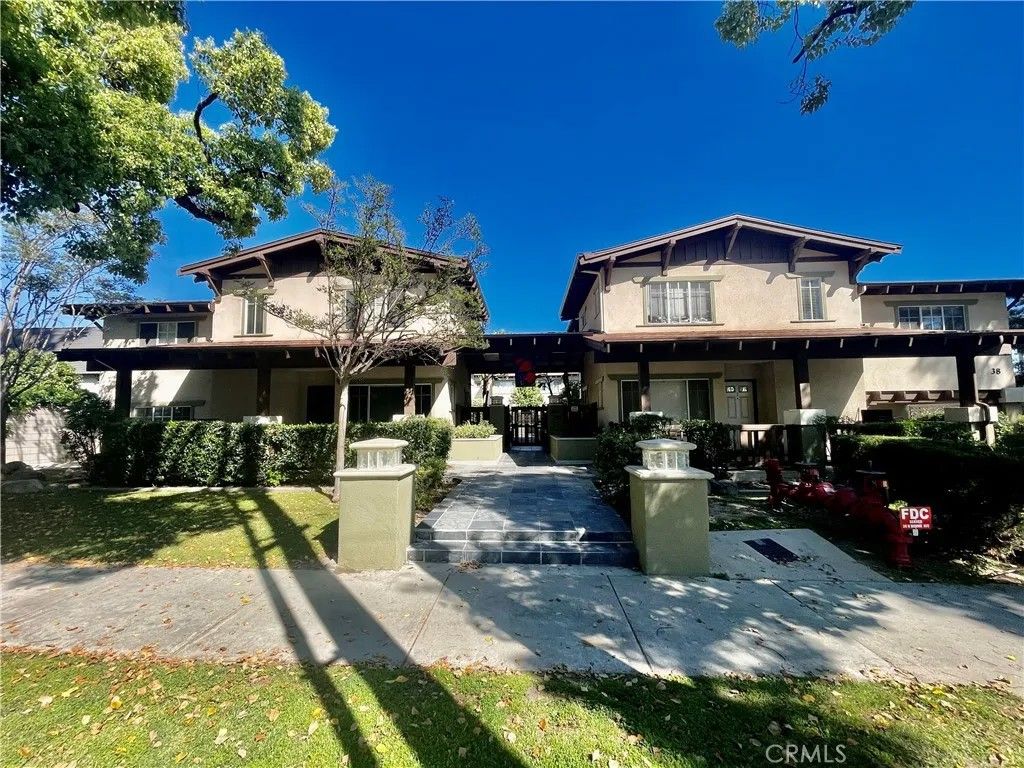 Photo of 38 N Bonnie Ave #7, Pasadena, CA 91106 (MLS # AR26061983)