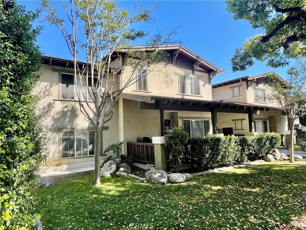 Photo of 38 N Bonnie Ave #7, Pasadena, CA 91106 (MLS # AR26061983)