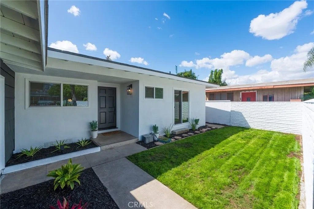 Photo of 1018 N Wright St, Santa Ana, CA 92701 (MLS # RS26076341)