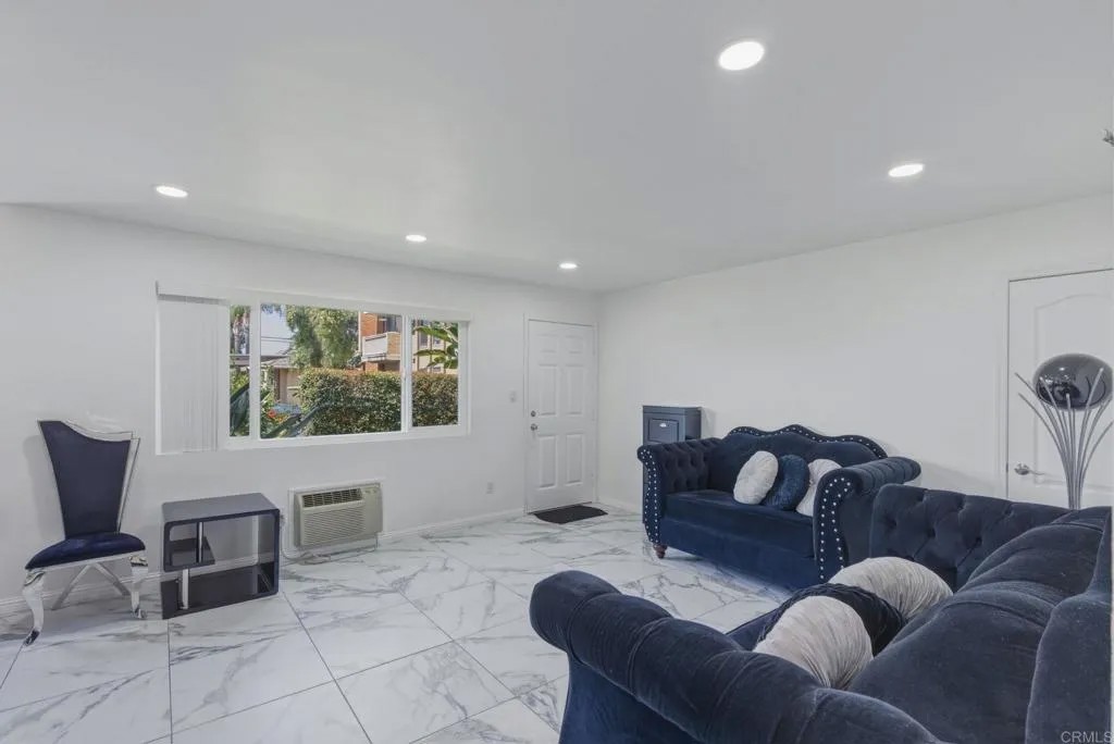 505 E Madison Ave 76