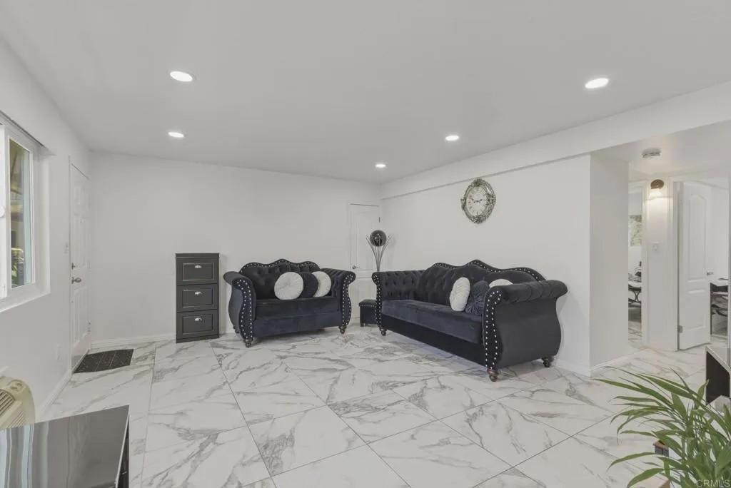 505 E Madison Ave 76