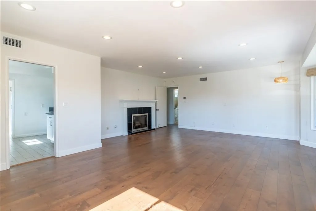2413 W 180th Street