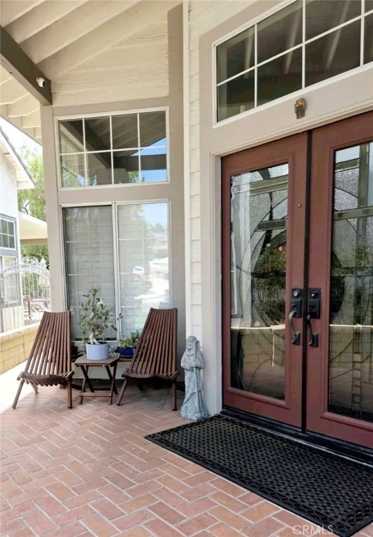 2395 Valley View