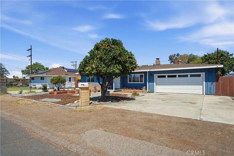 2367 Golden Avenue