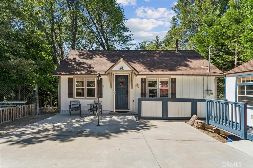 26472 Lake Forest