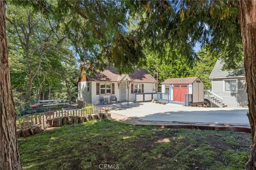 26472 Lake Forest