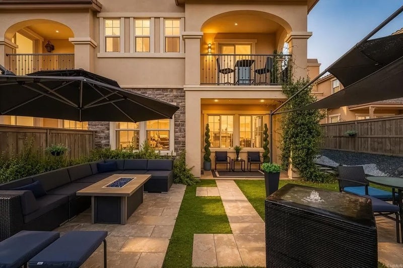 8559 Old Stonefield Chase