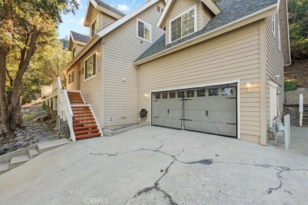 Photo of 1764 Ash Rd, Wrightwood, CA 92397 (MLS # HD25276695)