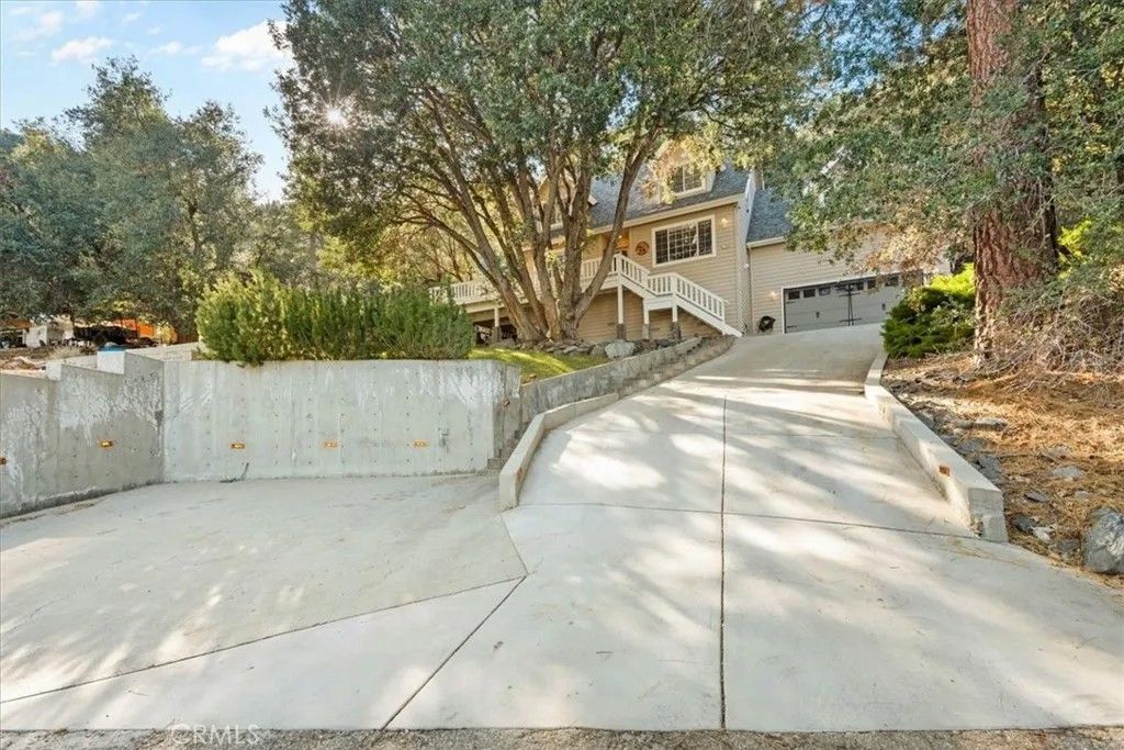 Photo of 1764 Ash Rd, Wrightwood, CA 92397 (MLS # HD25276695)