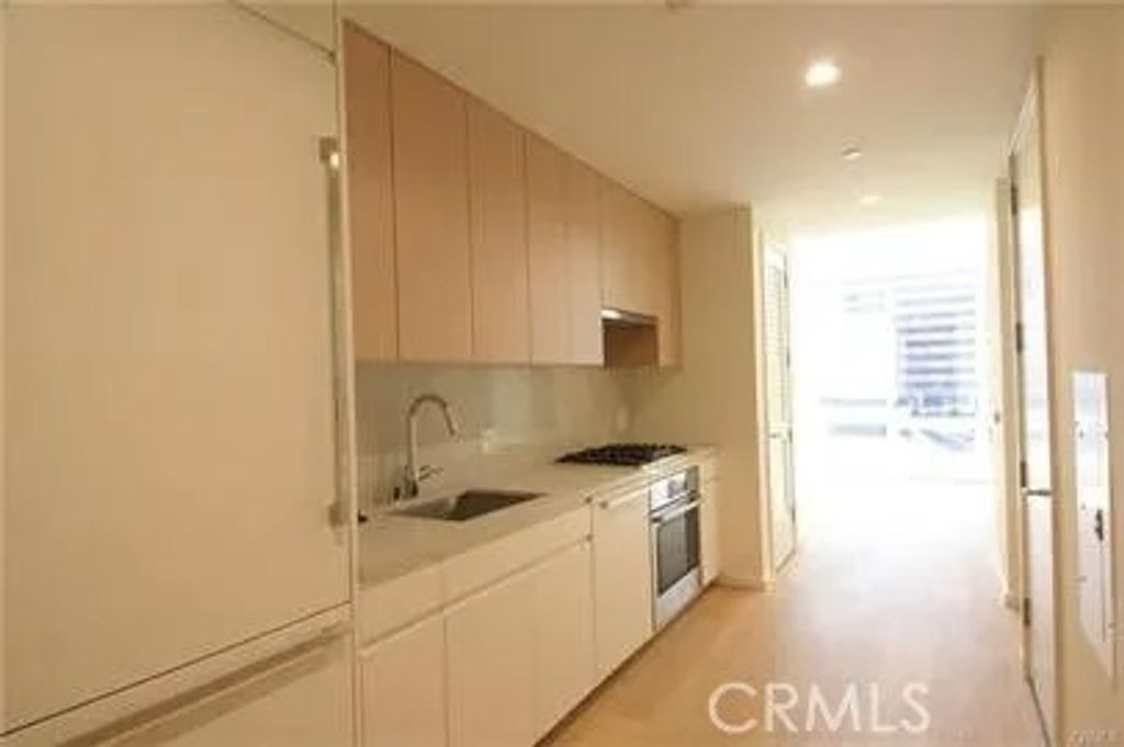 Photo of 877 Francisco Street #521, Los Angeles, CA 90017 (MLS # CV26052254)