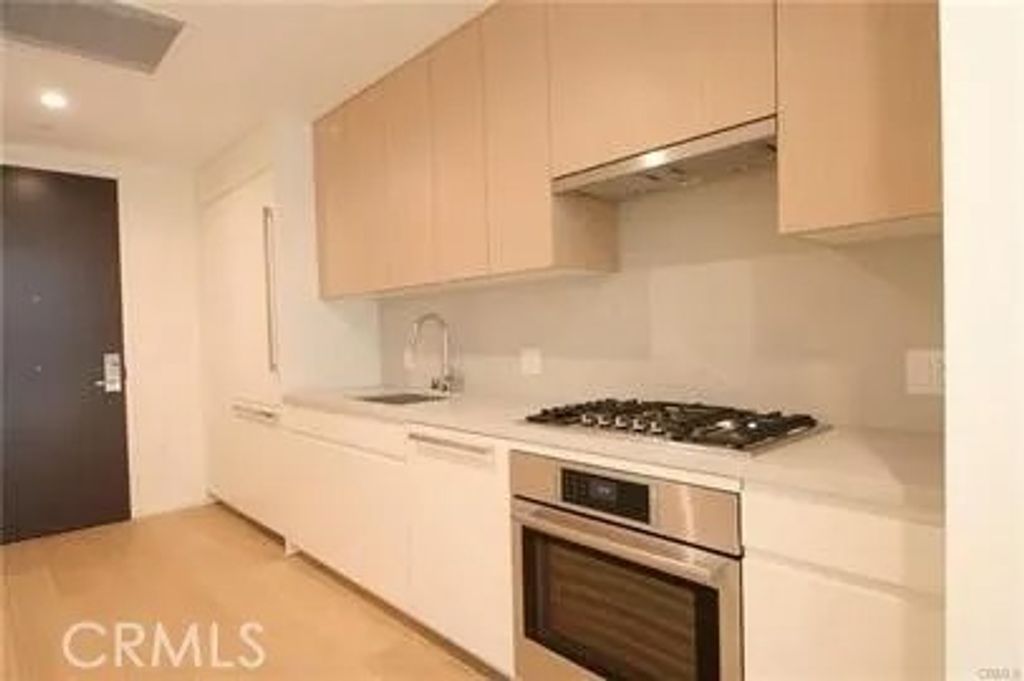 Photo of 877 Francisco Street #521, Los Angeles, CA 90017 (MLS # CV26052254)