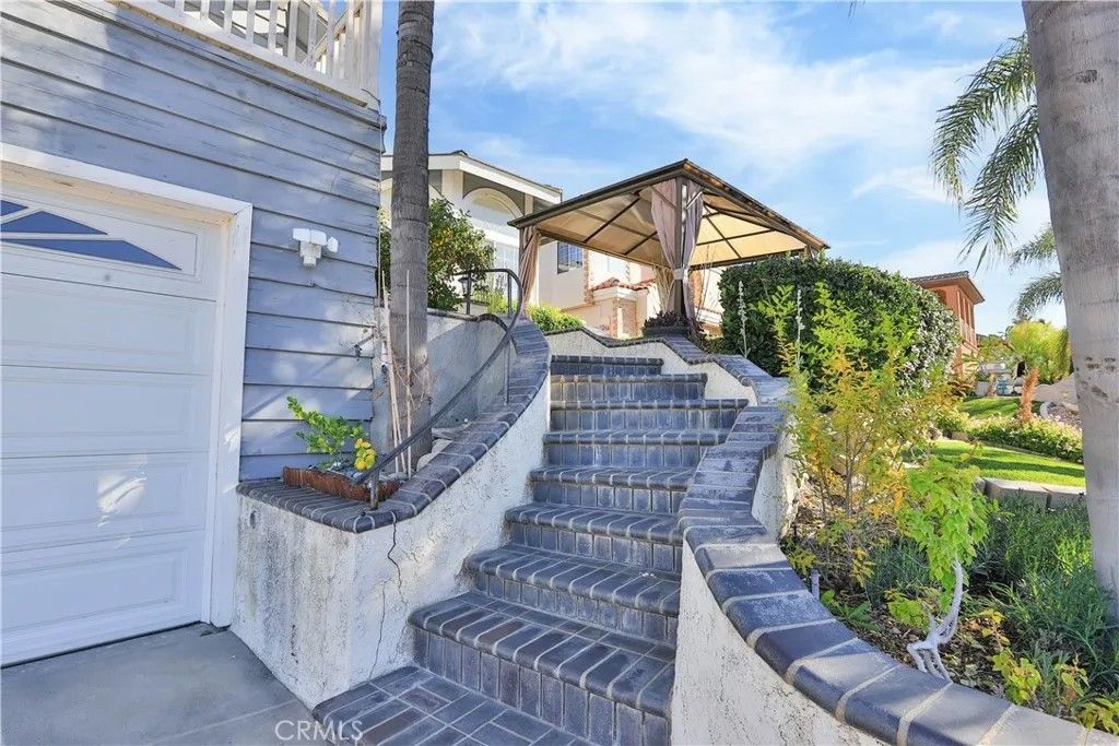 Photo of 29670 Longhorn Dr, Canyon Lake, CA 92587 (MLS # OC25271912)